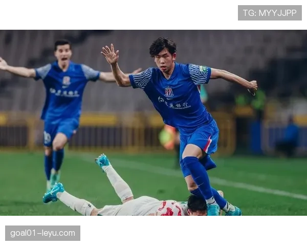 新星崛起！年轻球员闪耀绿茵场，重塑足球未来格局