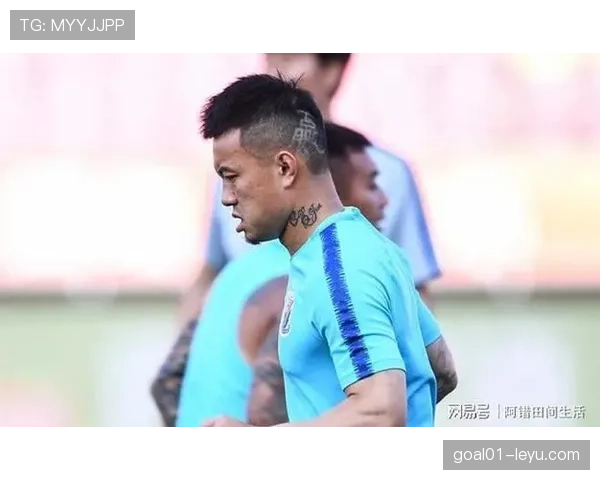 曹赟定本赛季状态回暖,助力上海申花中场表现稳健 曹赟定本赛季状态回暖,助力上海申花中场表现稳健