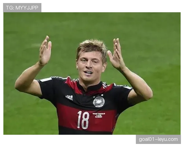 恩佐 vs 克罗斯：出球能力与中场组织结构差异